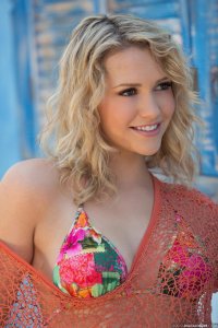 Миа Малкова